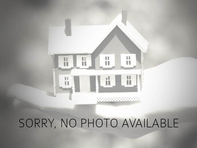 Al primo piano del 'Palazzo di Vetro' di Vicolo Trivelli 6 ufficio prestigioso con affaccio sulla piazza Cavour e sul Teatro Valli. Composto da 5 